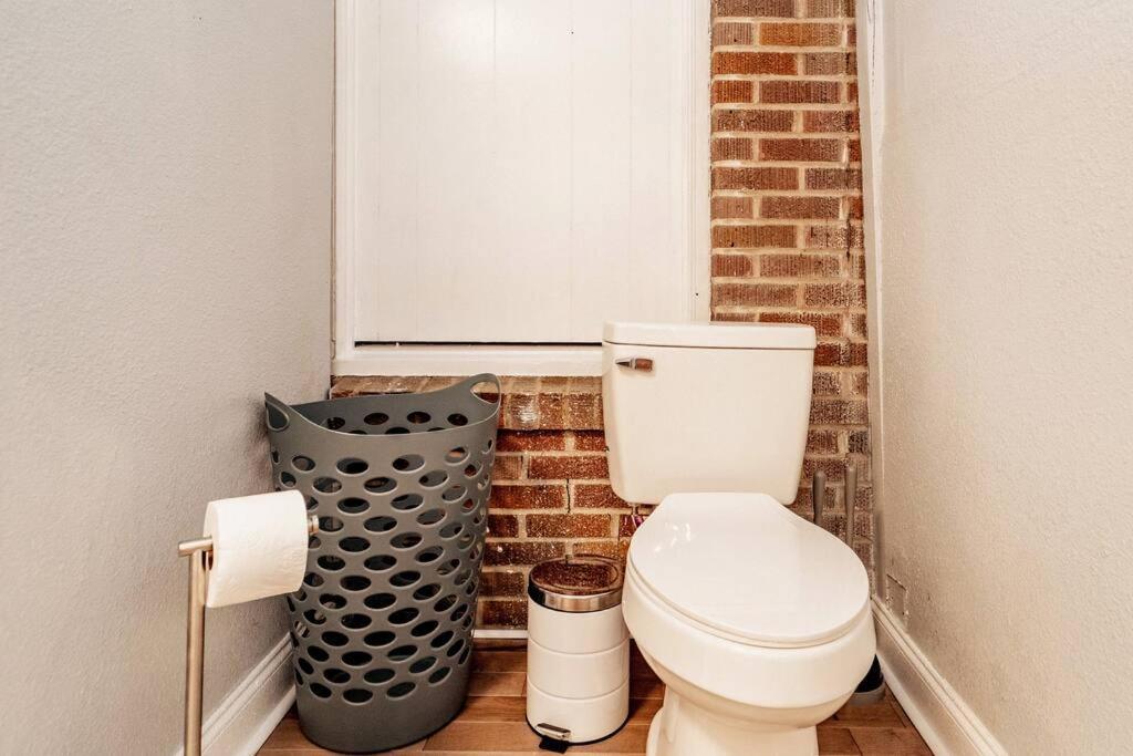 Comfortable King Suite Zen Space Hattiesburg Ngoại thất bức ảnh