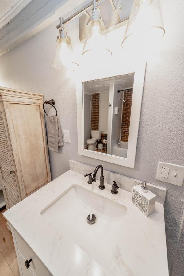 Comfortable King Suite Zen Space Hattiesburg Ngoại thất bức ảnh